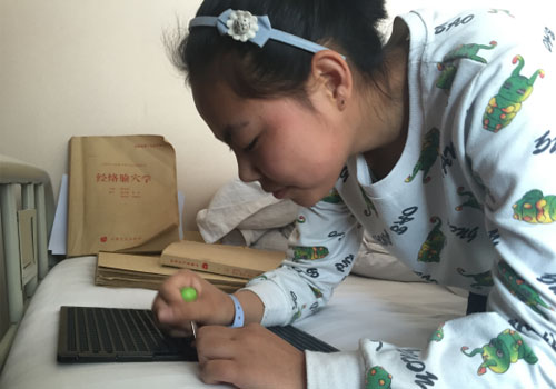 苦等角膜十年，女孩終于又重新看清了媽媽的臉龐