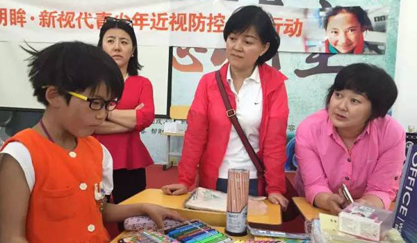 普瑞眼科為達(dá)坂城中學(xué)現(xiàn)場贈(zèng)送79副近視眼鏡