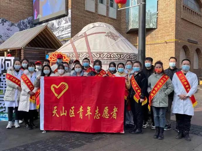不一樣的時(shí)代，一樣的奉獻(xiàn)！雷鋒精神永流傳！