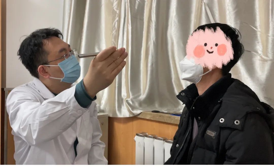 斜視專家楊士強博士來疆親診及手術，專業(yè)細致受稱贊