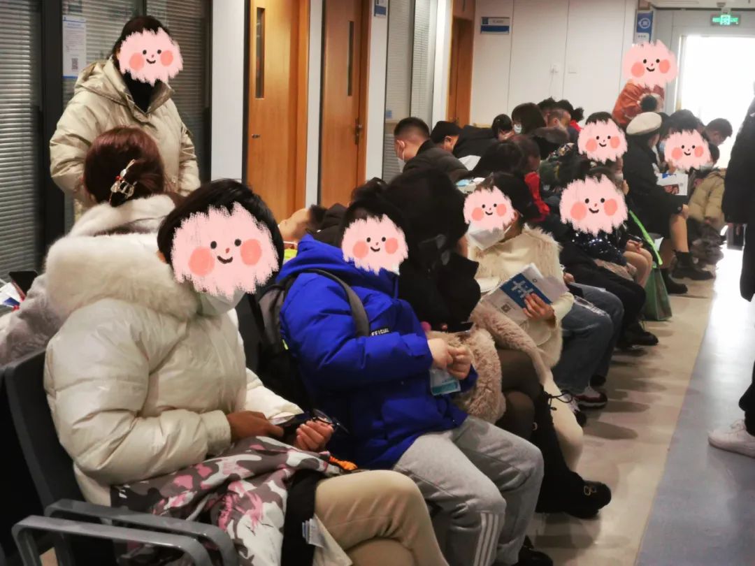 斜視專家楊士強博士來疆親診及手術，專業(yè)細致受稱贊