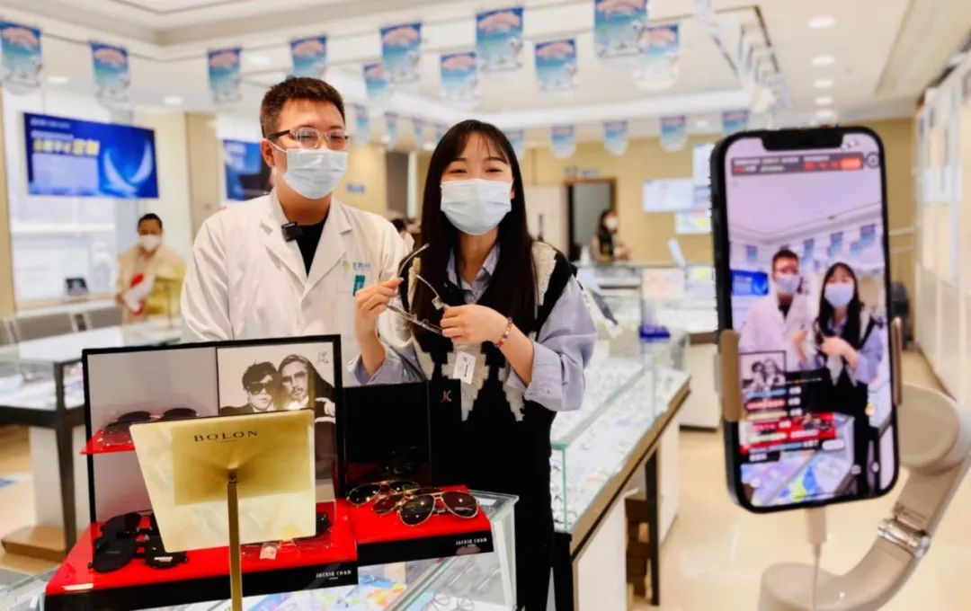 愛眼知識講座、眼部體檢，關(guān)愛女性眼健康