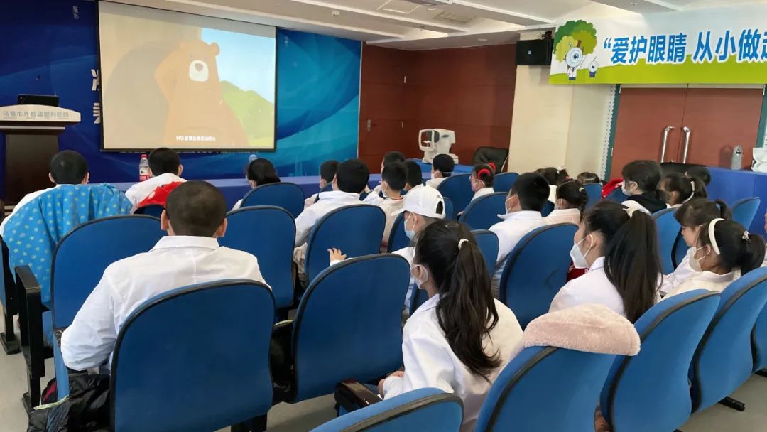 王家梁社區(qū)聯合普瑞眼科開展小醫(yī)生職業(yè)體驗活動