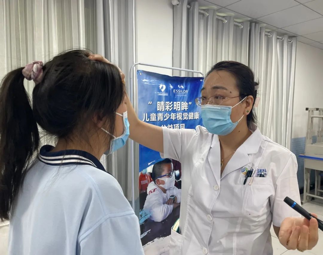 41度高溫下的公益，讓哈密孩子的“視界”更加光明